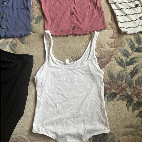 Bundle of 8 tops - Picture 4 of 5